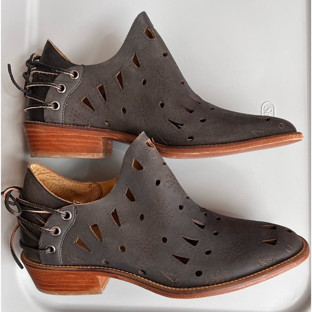 10 Musse and Cloud Anisse All
Leather shoes slip-on bootie Anthropologie NEW